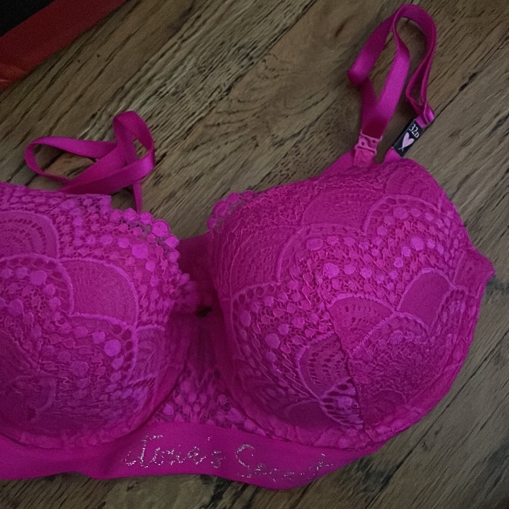 Victoria secret tshirt lightly lined Demi bra 32d